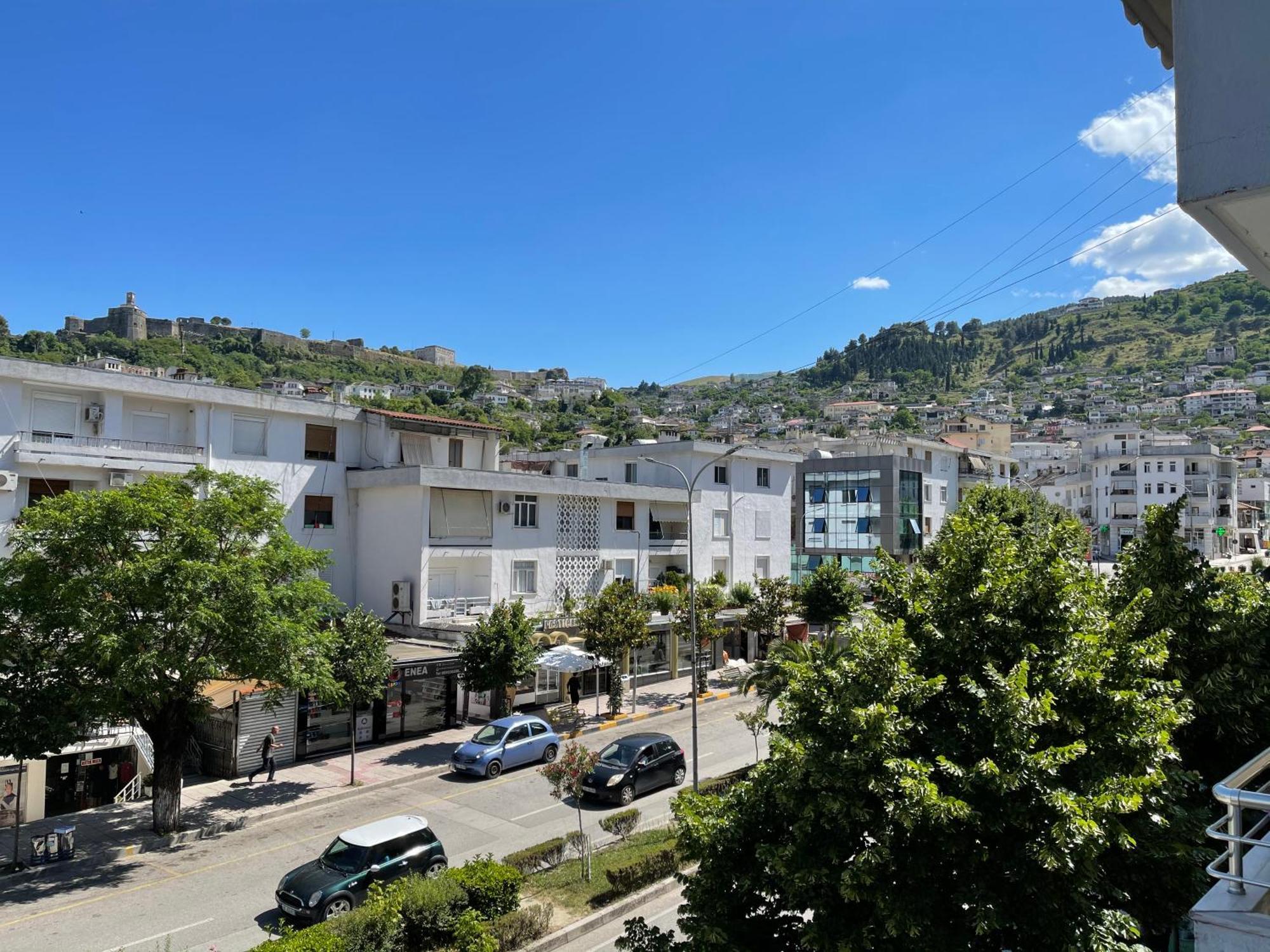 Hotel Freskia Gjirokastra Kültér fotó